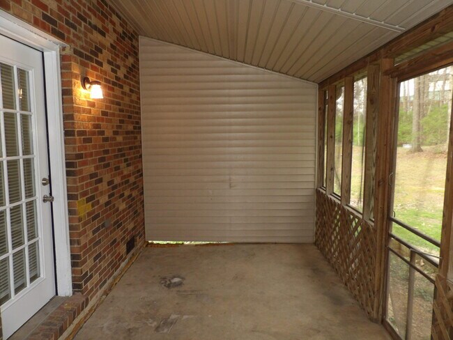 Building Photo - 244 Meadowview Dr