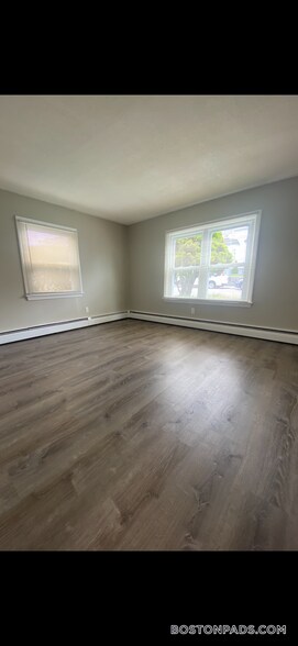 Building Photo - 368 E Merrimack St