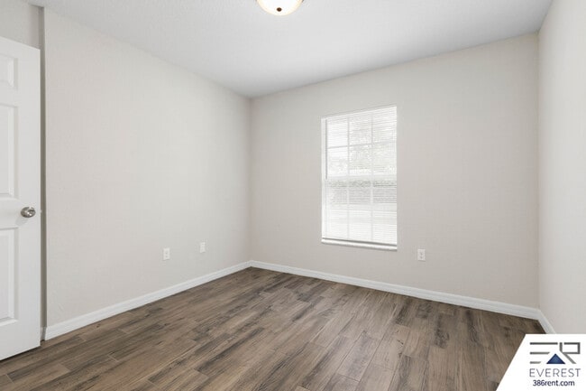 Building Photo - 734 Flora St