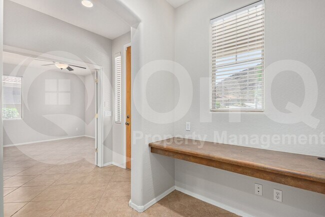 Building Photo - 5930 W Spur Dr