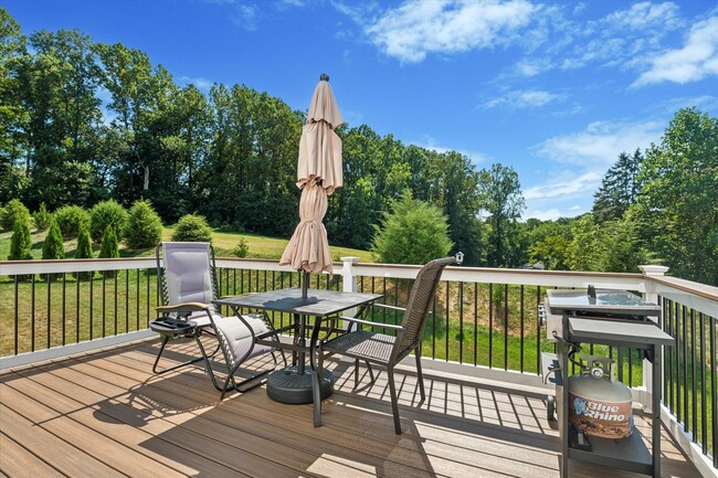 Building Photo - Beautifully Upgraded 4B/3.5B Home with Dec...
