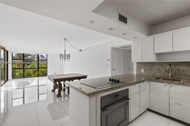 Building Photo - 20335 W Country Club Dr