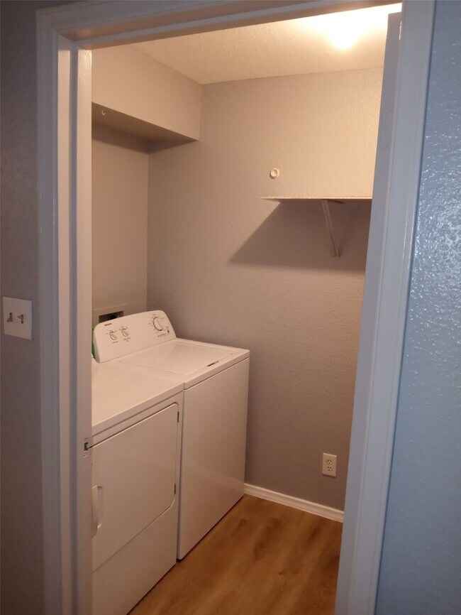 Building Photo - 9700 Leawood Blvd