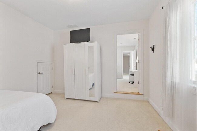 Building Photo - 60 Broadway St