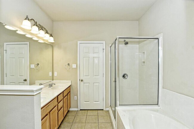 Building Photo - 1310 W Parmer Ln