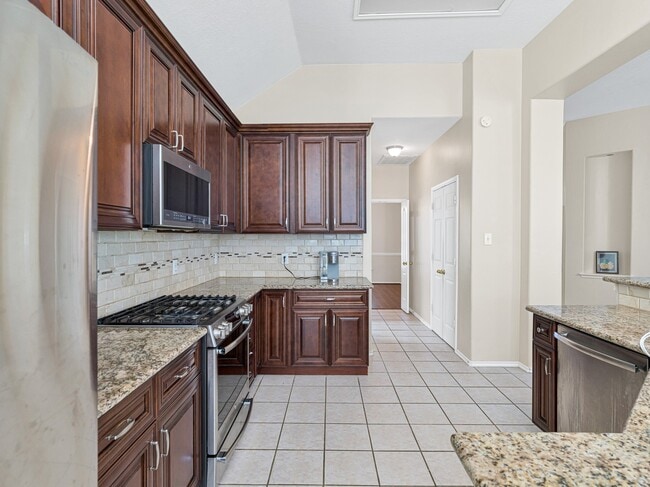 Building Photo - 3319 Shadowbark Dr