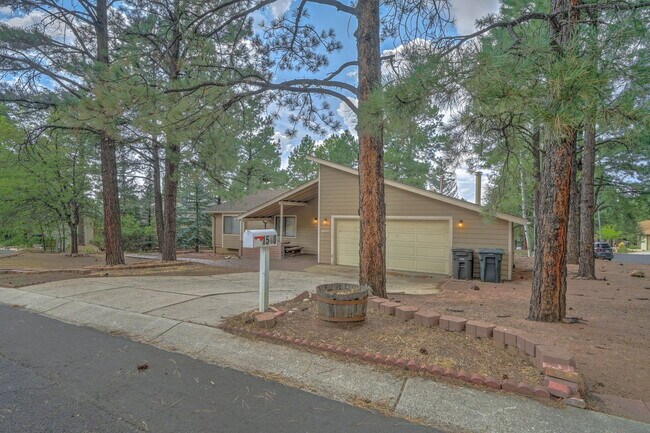 Building Photo - 1540 Spanish Moss Way