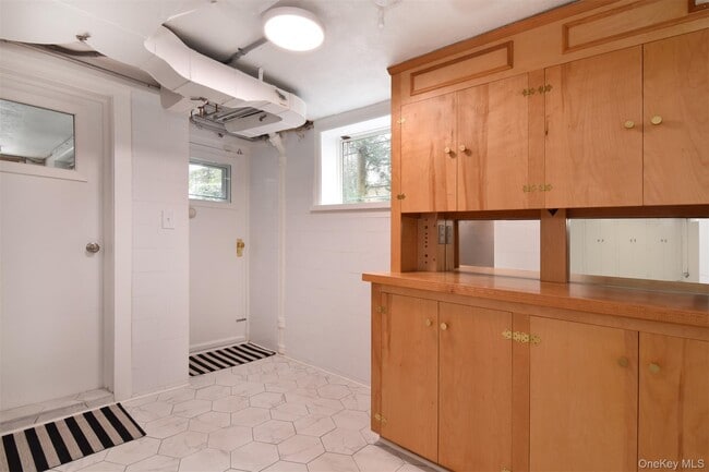 Building Photo - 68 Wildway