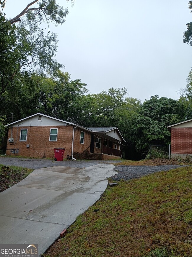 Primary Photo - 1029 Maple St