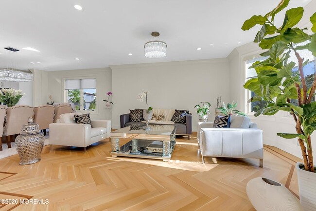 Building Photo - 243 Overbrook Ave