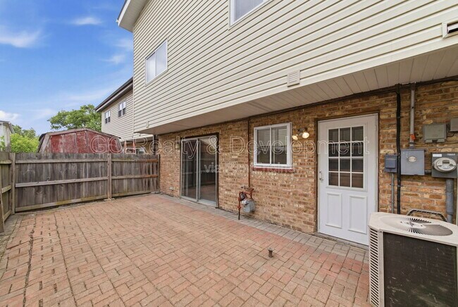 Building Photo - 9517 Terrace Pl