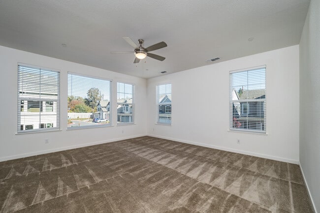 Building Photo - 9037 Summit Ln