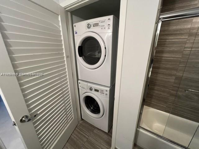 Building Photo - 1010 Brickell Ave