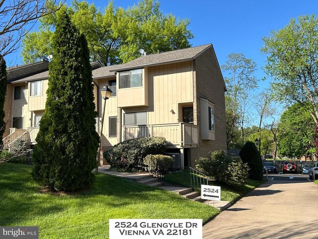 Building Photo - 2524 Glengyle Dr