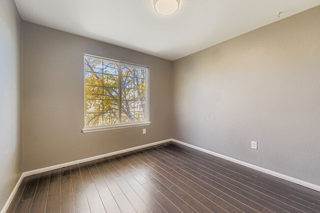 Building Photo - 10382 S Ravenswood Ln