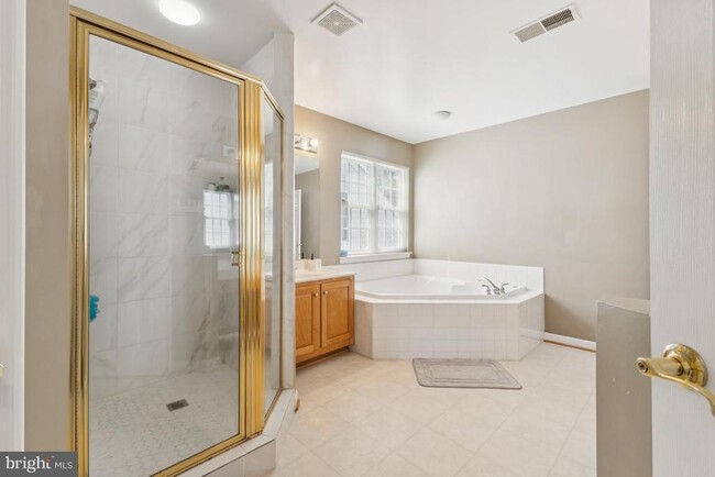 Building Photo - 13032 Pilgrims Inn Dr