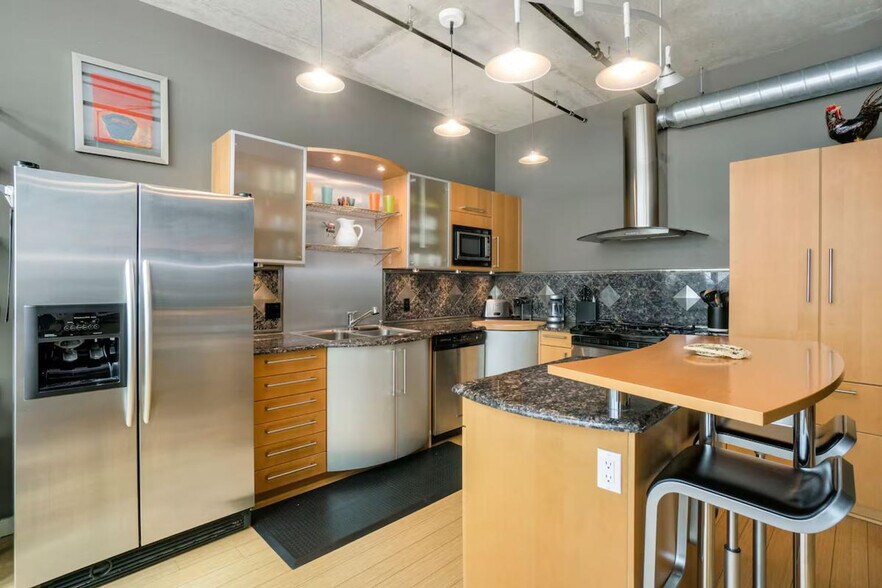 Building Photo - 1475 Delgany St