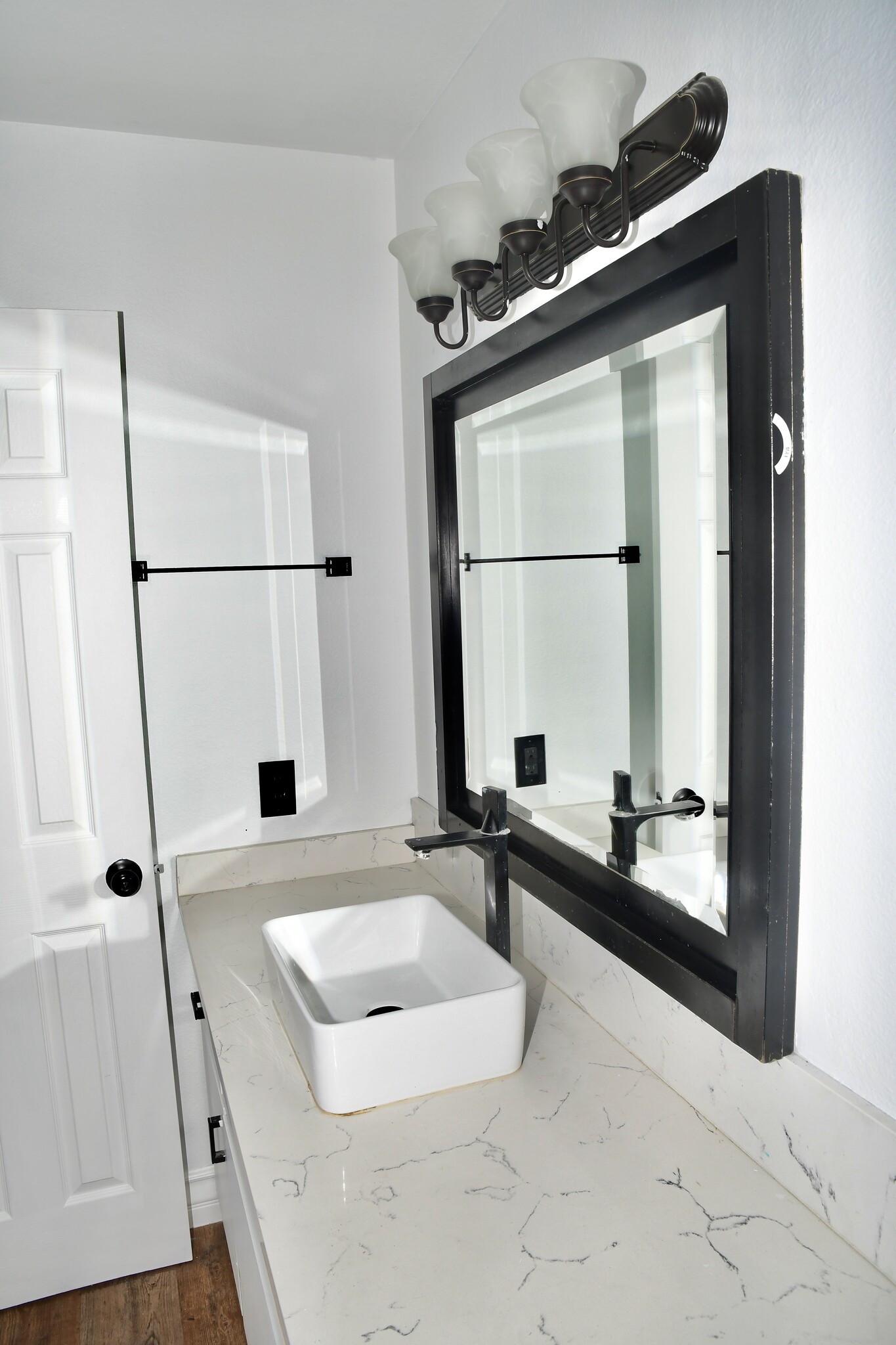 Master bathroom - 925 Willow Tree Dr