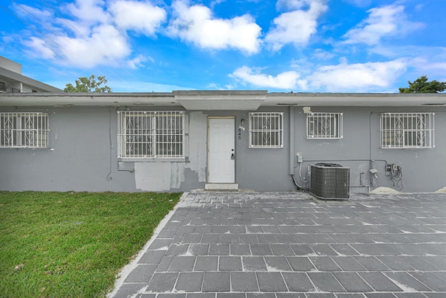 Building Photo - 645 NE 149th St