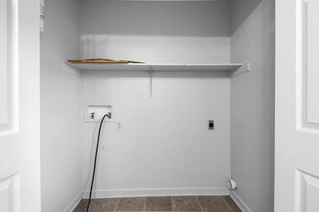 Building Photo - 284 Raleigh Dr