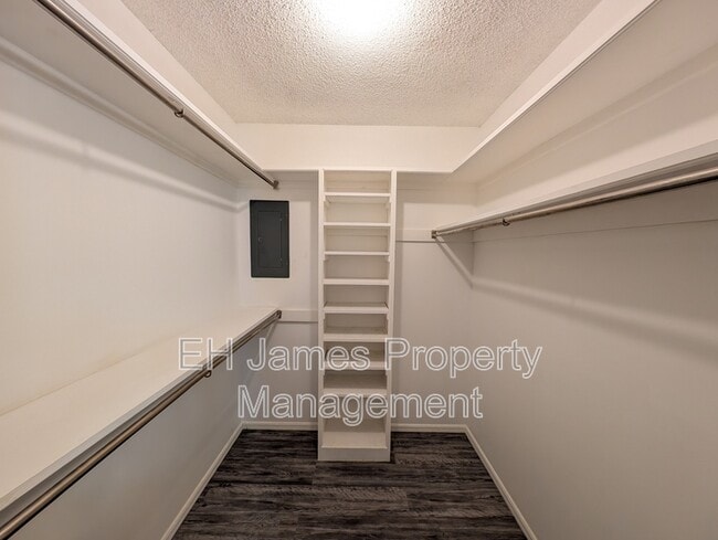 Building Photo - 8220 S College Ave