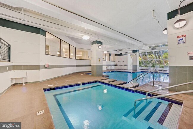 Building Photo - 307 Yoakum Pkwy