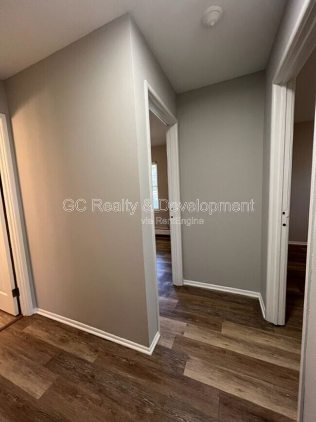 Building Photo - 312 N Warwick Ave