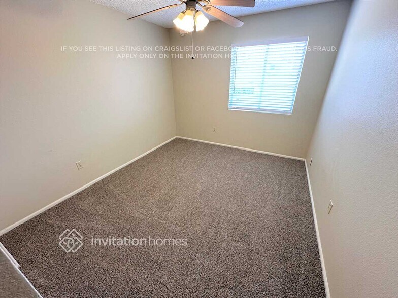 Building Photo - 1615 W Curry Dr