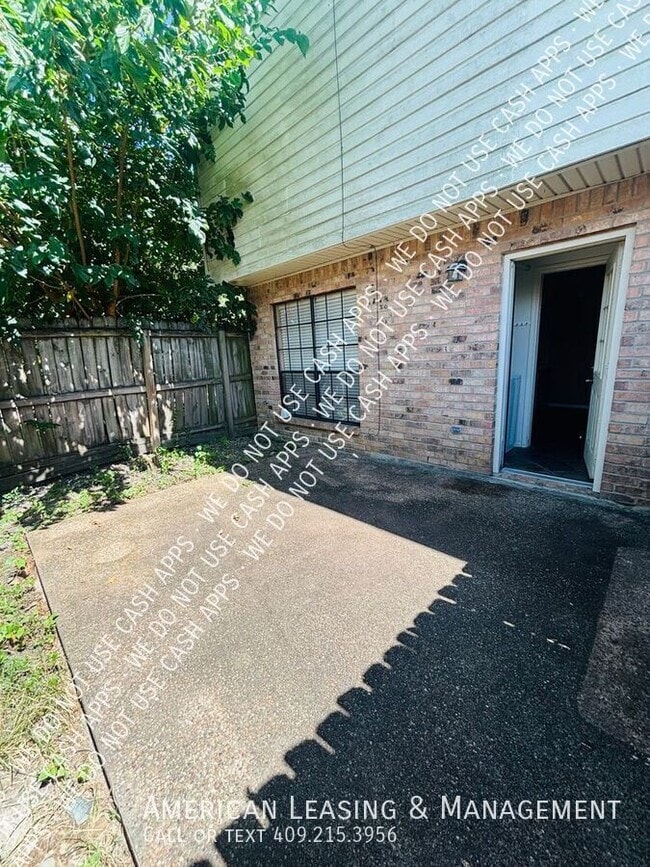 Building Photo - 945 Sunmeadow Dr