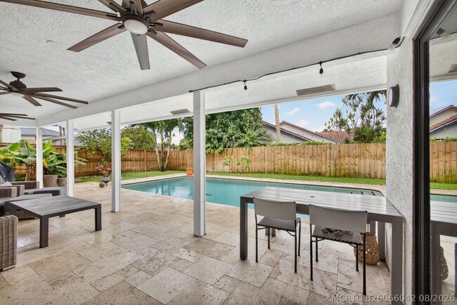 Building Photo - 12897 La Rochelle Cir