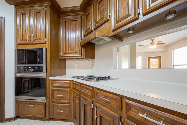 Building Photo - 606 Misty Creek Dr