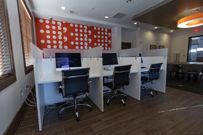 Building Photo - 501 Hamlet Wy