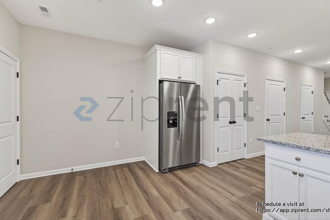 Building Photo - 1511 Fort Bragg Rd