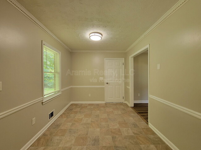 Building Photo - 2506 Windmere Dr NW