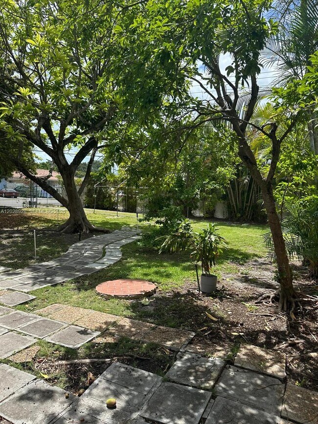 Building Photo - 3600 SW 26th St