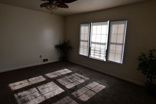 Building Photo - 617 Drum Ave