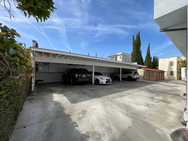 Building Photo - 1059-1059 S Genesee Ave