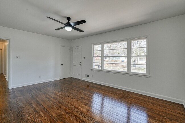 Building Photo - 118 1st Ave