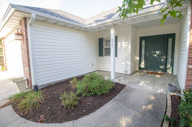 Building Photo - 6900 Madison Creek Dr