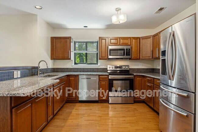 Building Photo - 1676 Royal Oak Ct