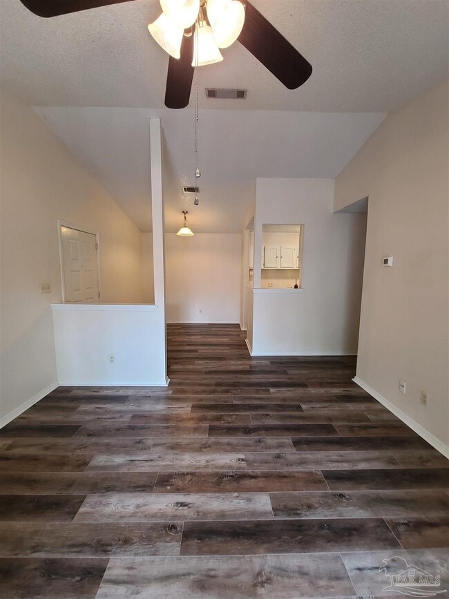 Building Photo - 2201 Scenic Hwy