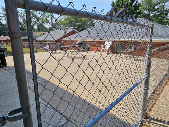 Building Photo - 5315 Jamieson Ave