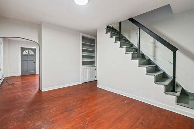 Building Photo - MOVE IN SPECIAL! SCORE HALF OFF 1ST MONTH'...