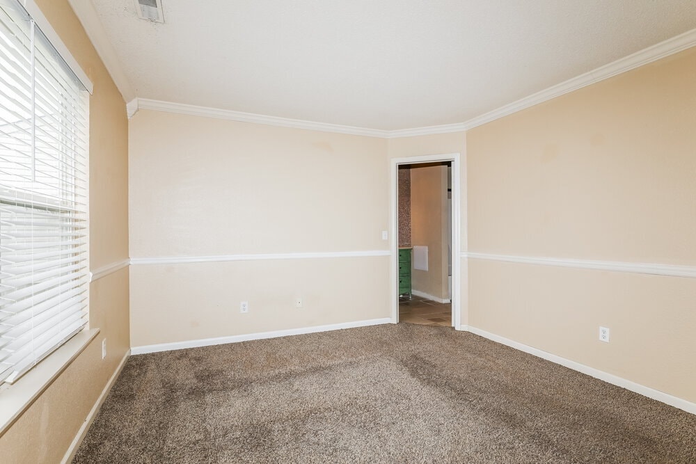 Building Photo - 720 Treyburn Lakes Way