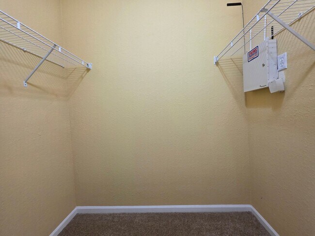 Building Photo - FOR RENT, 2 bedroom 2.5 bathroom townhouse