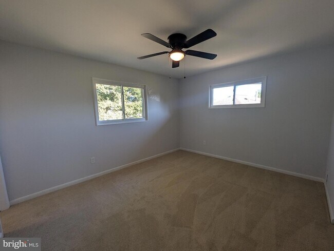 Building Photo - 6327 Willowood Ln