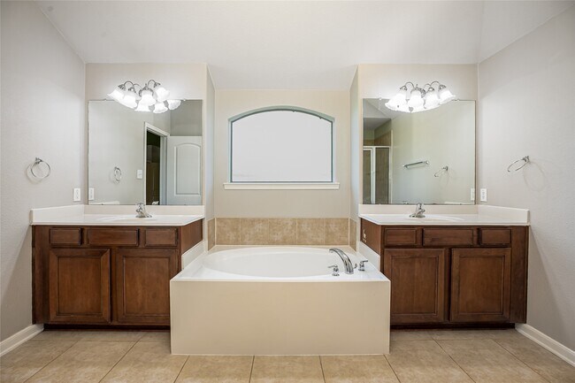 Building Photo - 2703 Domenico Ln
