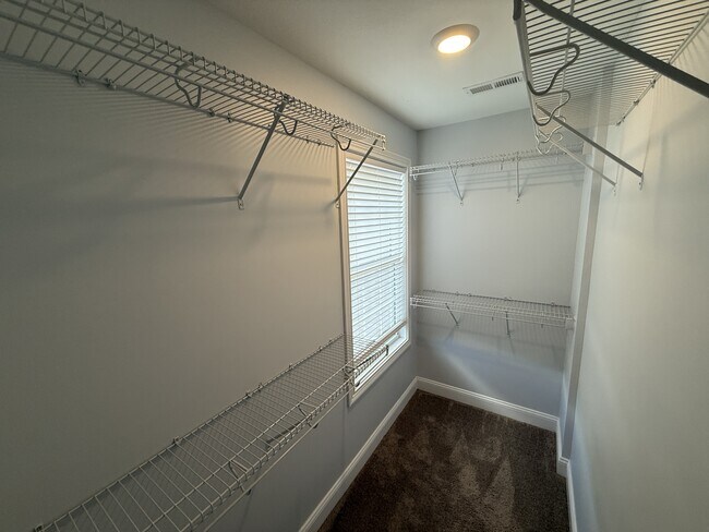 Building Photo - 203 Casting Ct