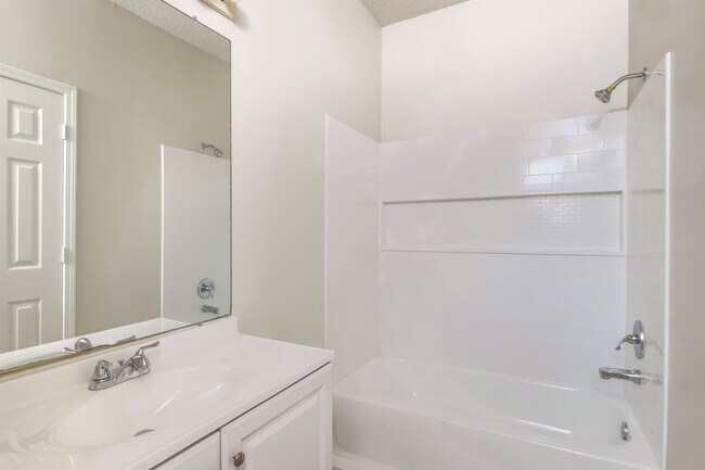 Building Photo - 4590 Lindawood Ln