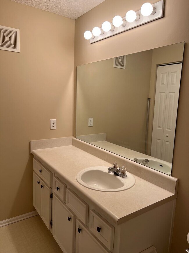 Building Photo - Two bedroom two bath second floor unit